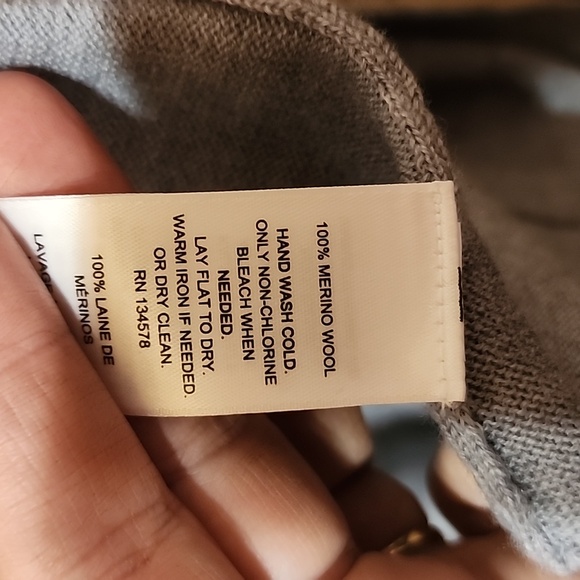 Vineyard Vines 100% merino wool Heather Grey cardigan Size M/L - Picture 5 of 7